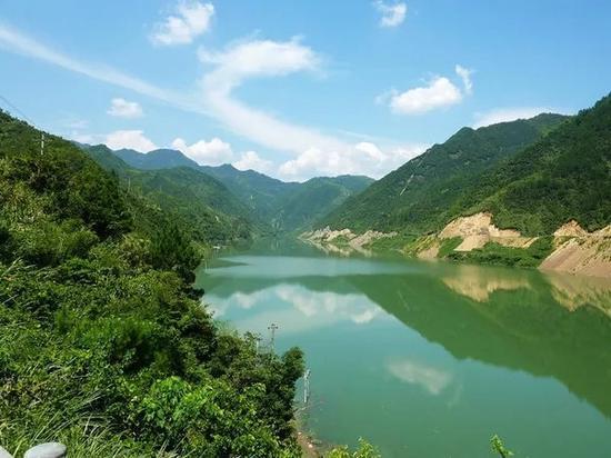 小猫钓鱼游戏龙王版有船