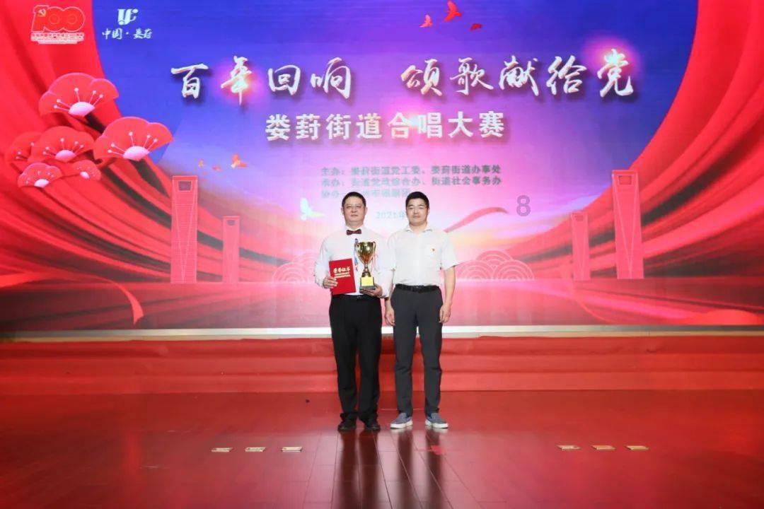1月25日,天津南开大学人民医院,急诊大厅秒变“水帘洞”疑因水管冻爆导致,网友:希望别有急诊被耽误