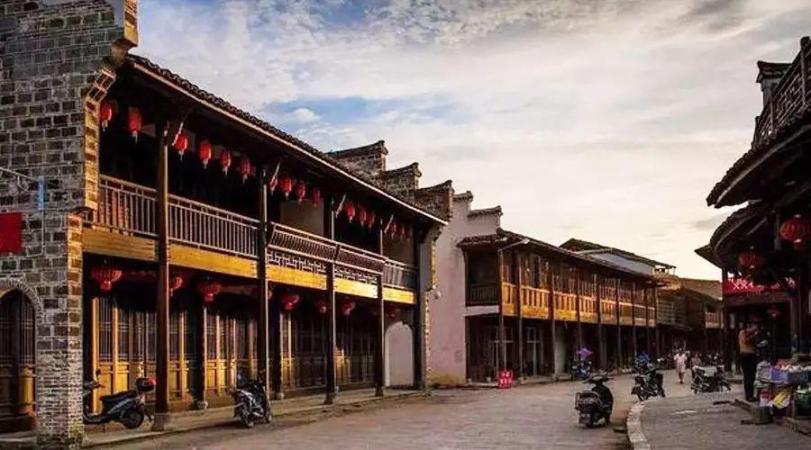 曹操为何非要治华佗于死地?完全是他自找的?后汉书给出答案