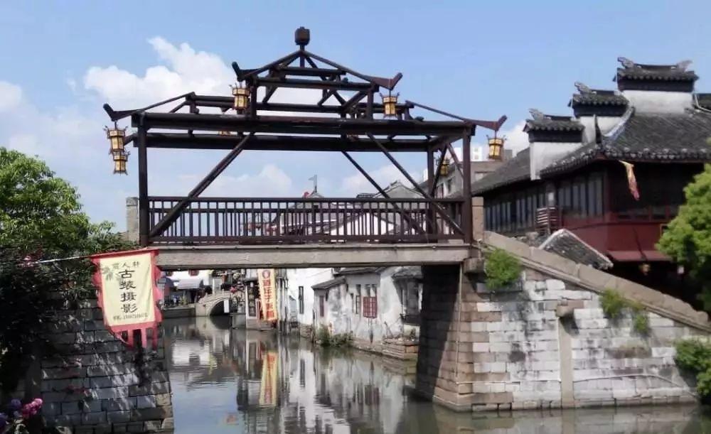 丁纯主持召开市委常委会会议
